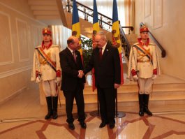 Moldovan head of state awards Stefan cel Mare order to former Romanian president