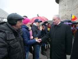 Moldovan president, former Romanian head of state visit north Moldova town