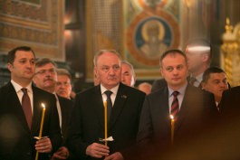 Moldovan president attends Easter mass