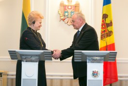 Lithuanian president pays official visit to Moldova