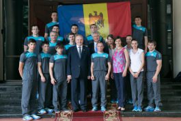 Moldovan president hands state flag to national Olympic team