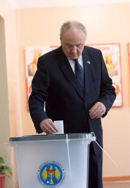 Президент Республики Молдова Николае Тимофти проголосовал на местных выборах