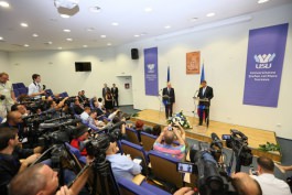 Moldovan, Romanian presidents give joint press statements