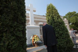 Moldovan president attends event commemorating Soviet deportation victims in northern town