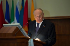 Președintele Nicolae Timofti l-a prezentat pe noul ministru al Apărării, Anatol Șalaru, ofițerilor și angajaților instituției