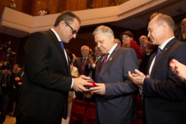 Генеральный секретарь Аппарата Президента вручил государственные награды по случаю 70-летия ГУМФ