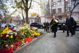 Președintele Timofti a decretat zi de doliu pe 16 noiembrie, în legătură cu atentatele teroriste din Franța