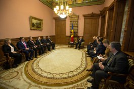 Președintele Timofti a semnat decretele de numire a opt ambasadori